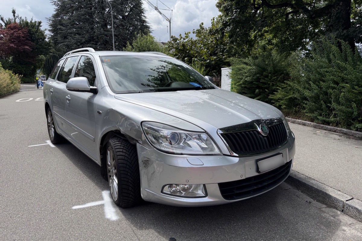 Unfall in St.Gallen – Seniorin nickt fahrunfähig am Steuer an