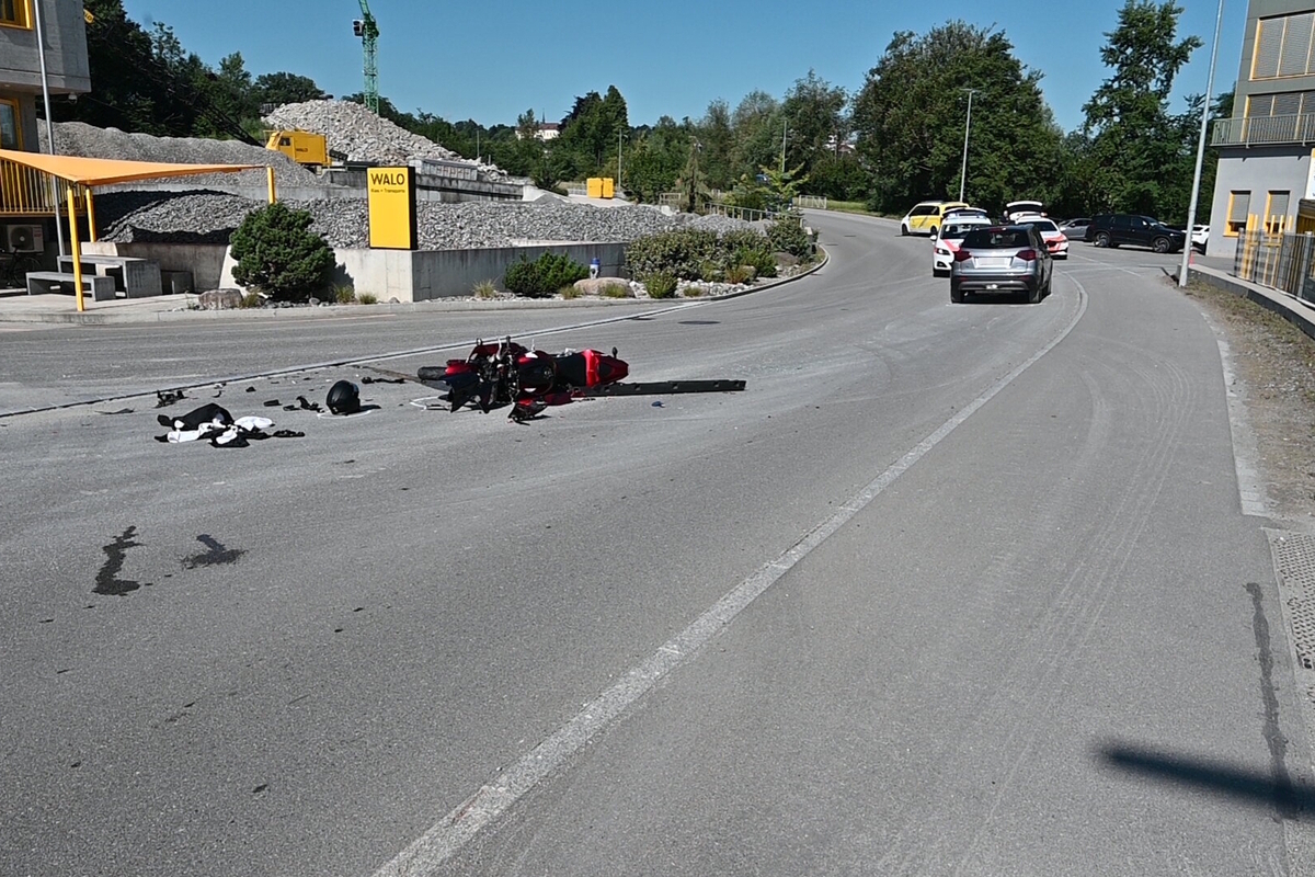Unfall in Goldach SG – Auto prallt mit Motorrad zusammen