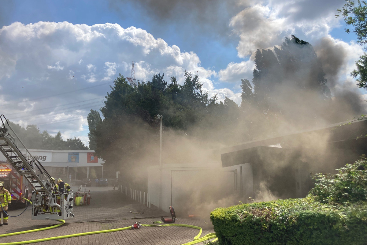 Gladbeck NW – Brand von Dachstuhl erfordert Großeinsatz der Feuerwehr