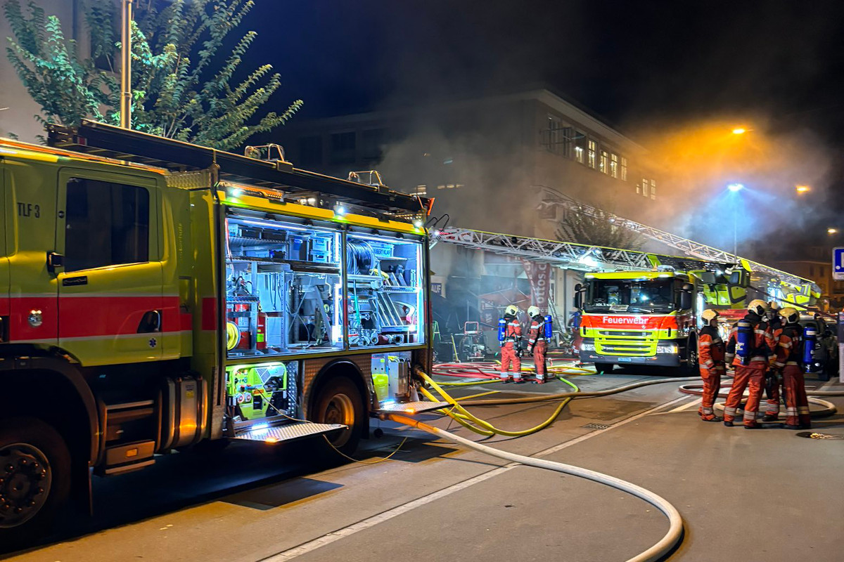 Zürich Oerlikon ZH – Brand in einem Geschäftsgebäude im Kreis 11