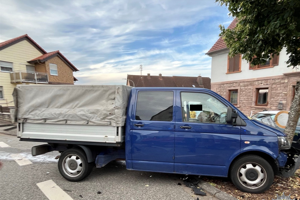 Gries RP – Autofahrerin bei Unfall mit Transporter eingeklemmt und verletzt