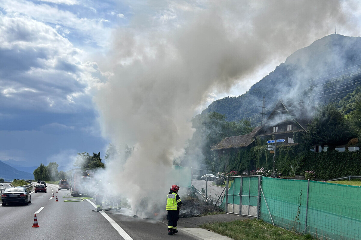A4 Immensee SZ – Autobrand sorgt für Verkehrsbehinderungen
