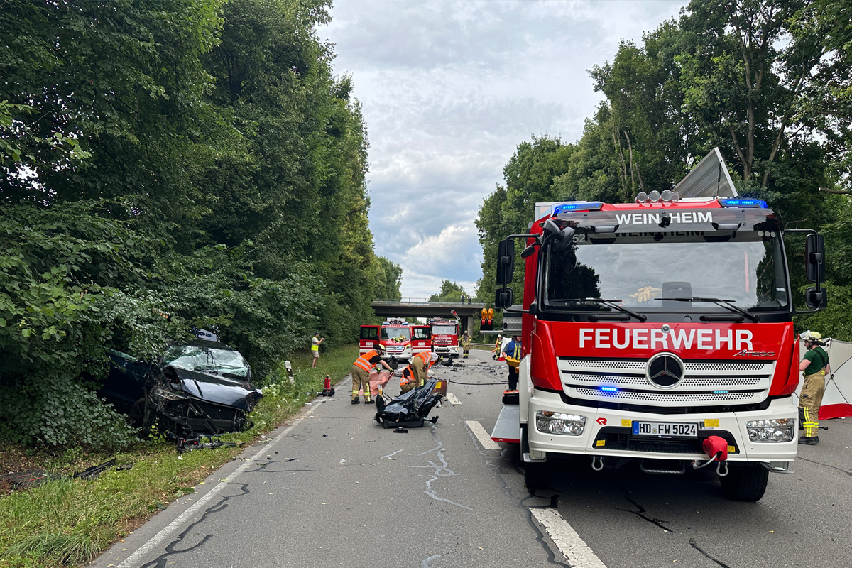 Weinheim BW – Mehrere verletzte Personen und Kinder nach schwerem Unfall