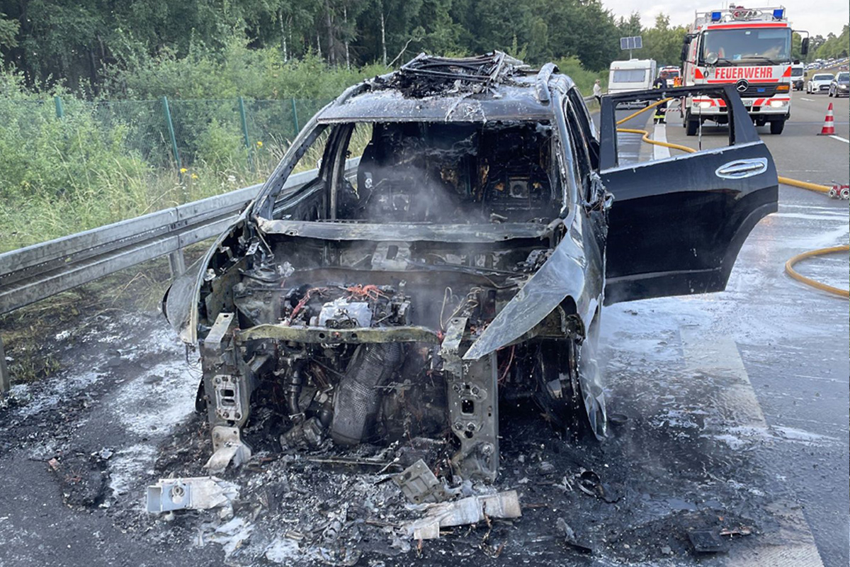A7 Bad Hersfeld HE – Brand von Pkw mit Wohnwagen