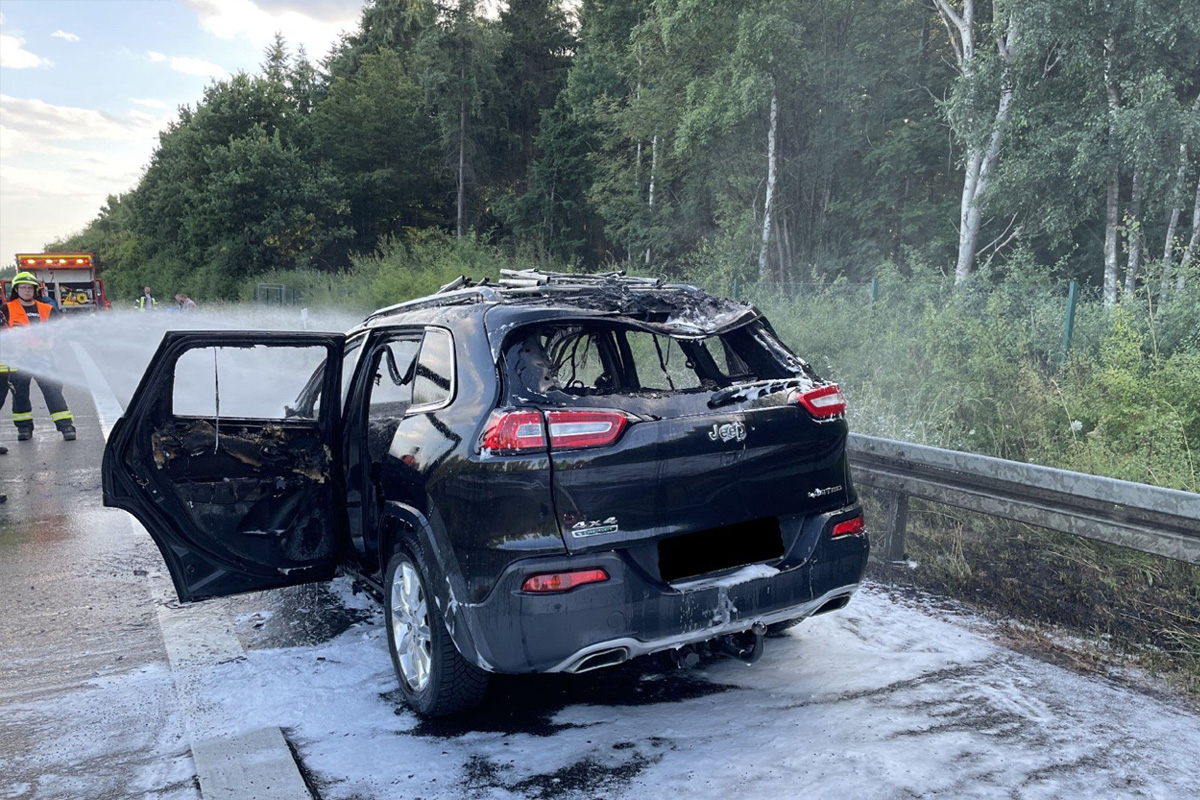 A7 Bad Hersfeld HE – Brand von Pkw mit Wohnwagen