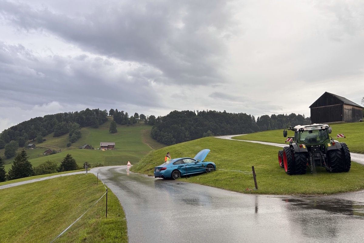 Krummenau SG – Auto überschlägt sich bei Unfall