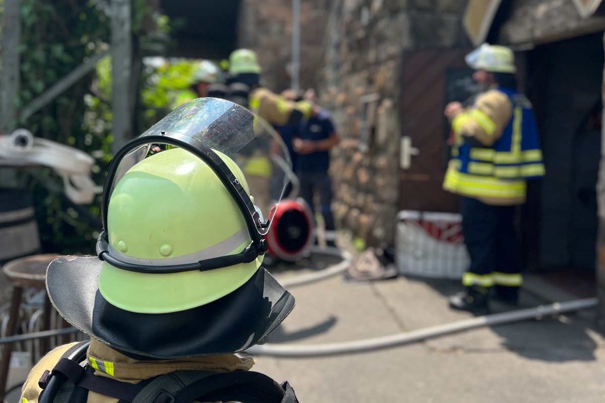 Weinheim BW – Brand von Keller verursacht Vollsperrung von Straße