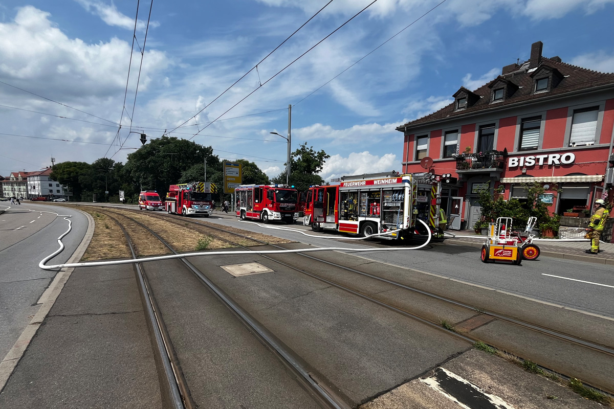Weinheim BW – Brand von Keller verursacht Vollsperrung von Straße