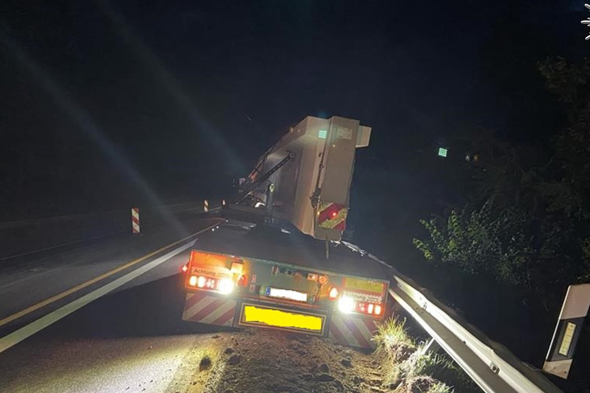 A62 Niedermohr RP – Schwertransport verunfallt in Baustelle und blockiert Autobahn