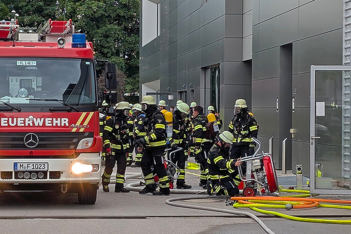 München BY – Brand einer Autowerkstatt verursacht hohen Sachschaden