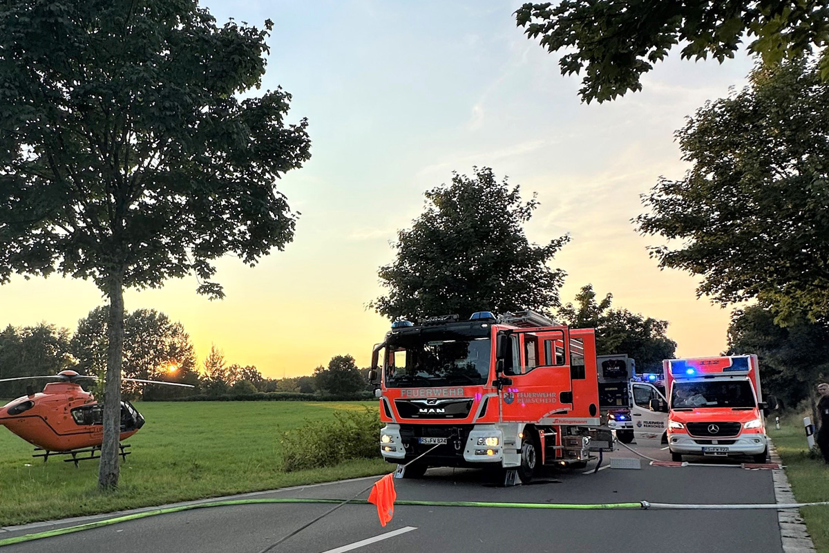 Hückeswagen NW – Fahrer bei Unfall mit Kleintransporter schwer verletzt
