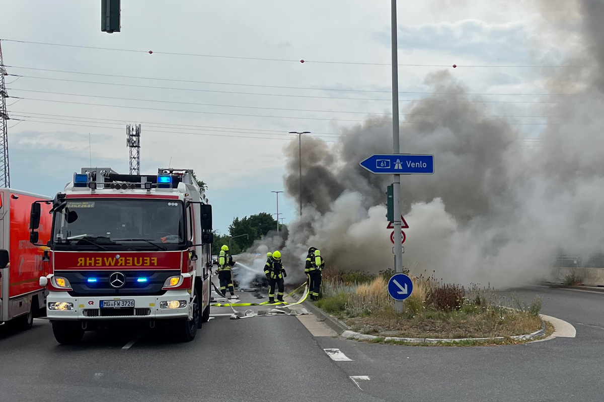 Mönchengladbach NW – Brand von Pkw nach technischem Defekt