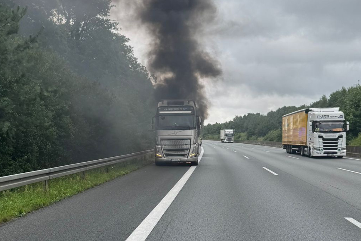 A2 Helmstedt NI – Brand von Lkw auf Autobahn