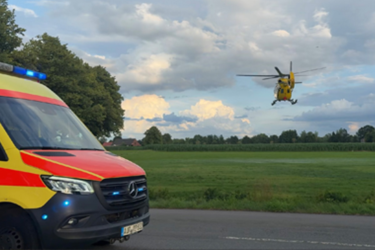 Aurich NI – Fahrerin nach Unfall mit Baum eingeklemmt und schwer verletzt