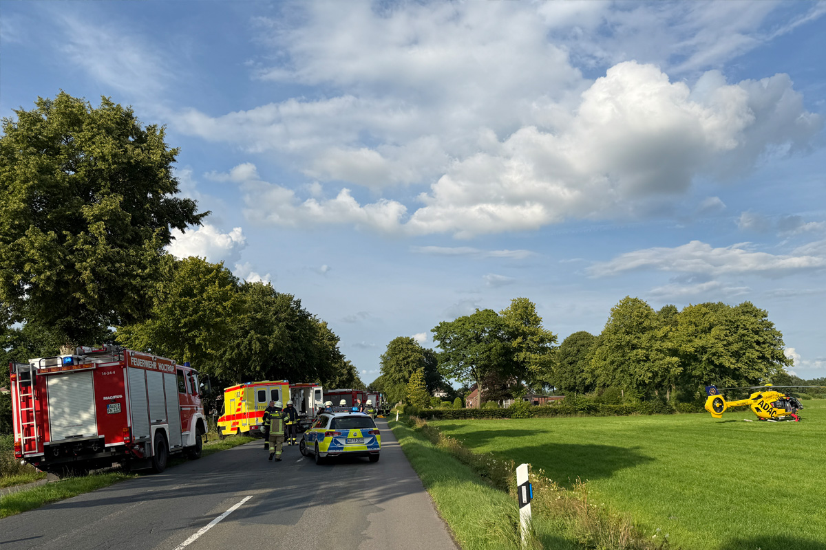 Aurich NI – Fahrerin nach Unfall mit Baum eingeklemmt und schwer verletzt