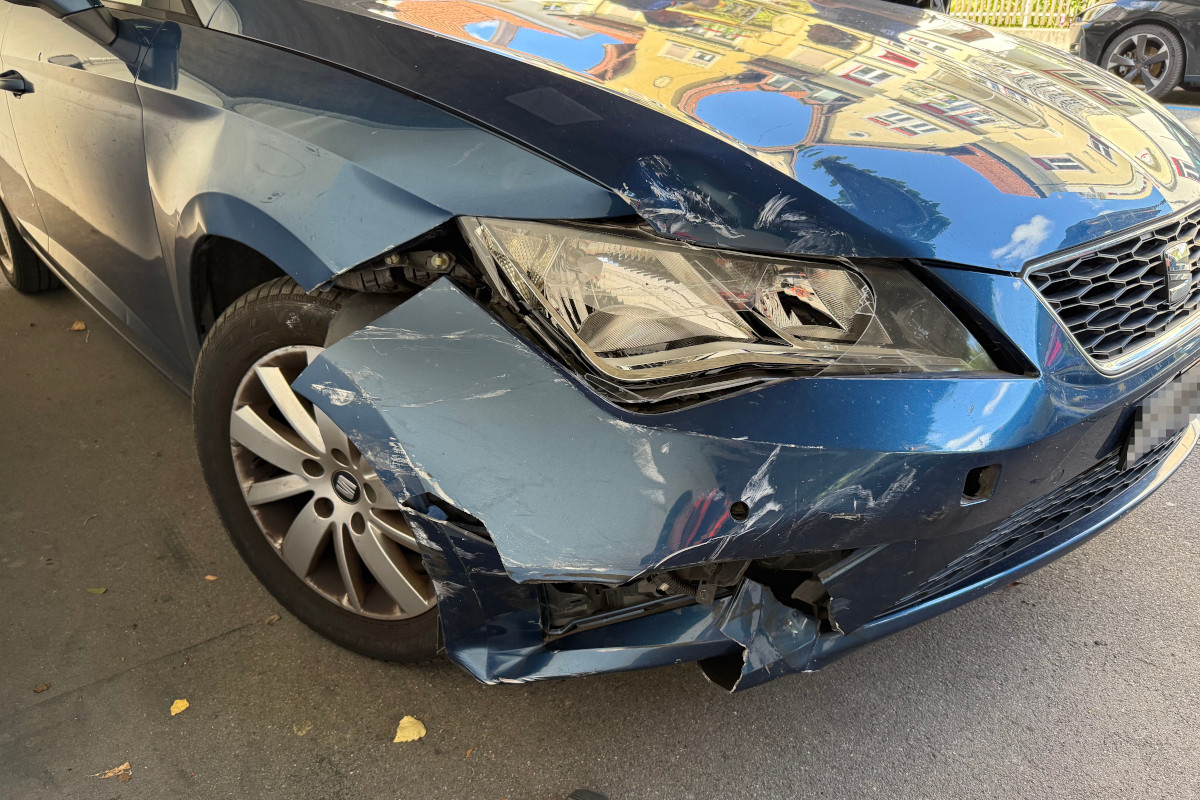 Unfall in Winterthur ZH – Autolenker kollidiert mit parkiertem Fahrzeug