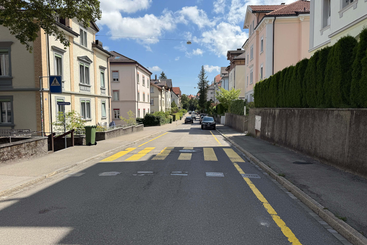 Unfall in Winterthur ZH – Autolenker kollidiert mit parkiertem Fahrzeug