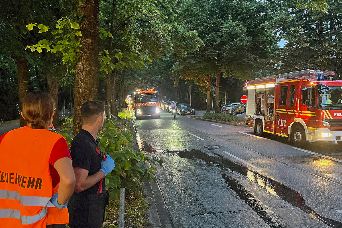 München BY – Schlachtabfälle sorgen für Feuerwehreinsatz und Verkehrsbehinderungen