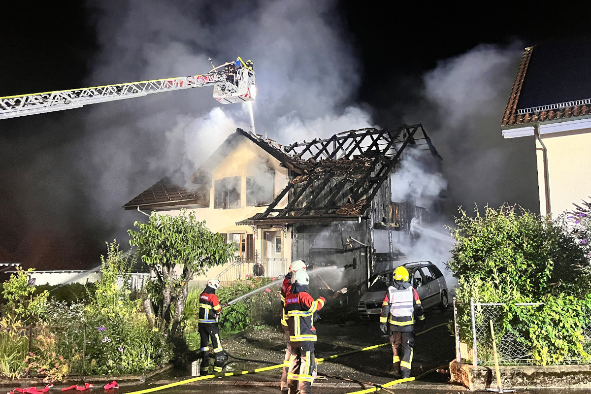 Brand in Uezwil AG – Haus durch Feuer zerstört