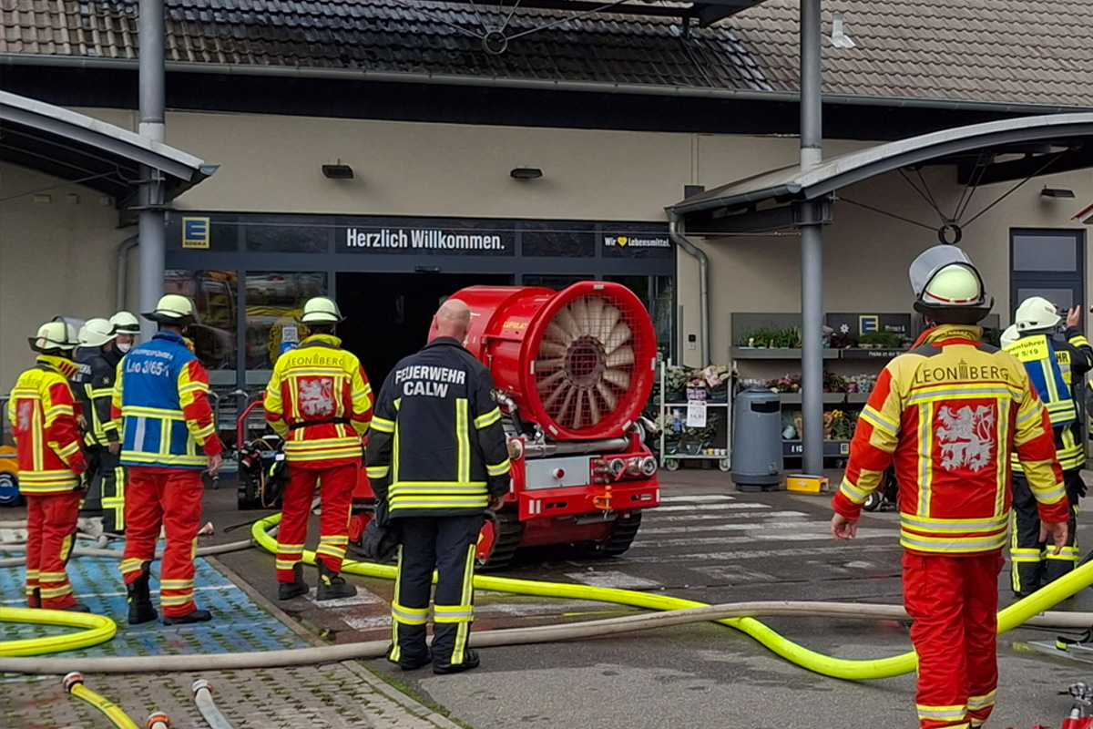 Calw BW – Evakuierung von Supermarkt nach Brand von Leergutautomat