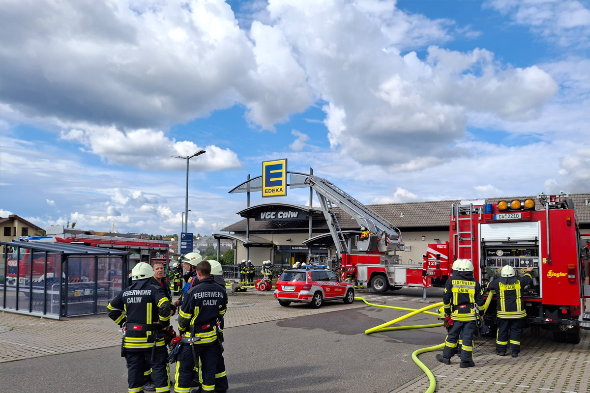 Calw BW – Evakuierung von Supermarkt nach Brand von Leergutautomat