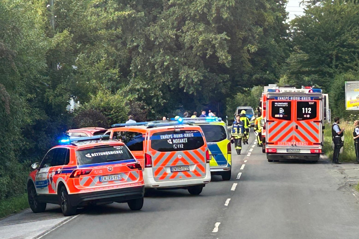 Schwelm NW – Zwei schwerverletzte Personen nach Unfall von Pkw mit Motorroller
