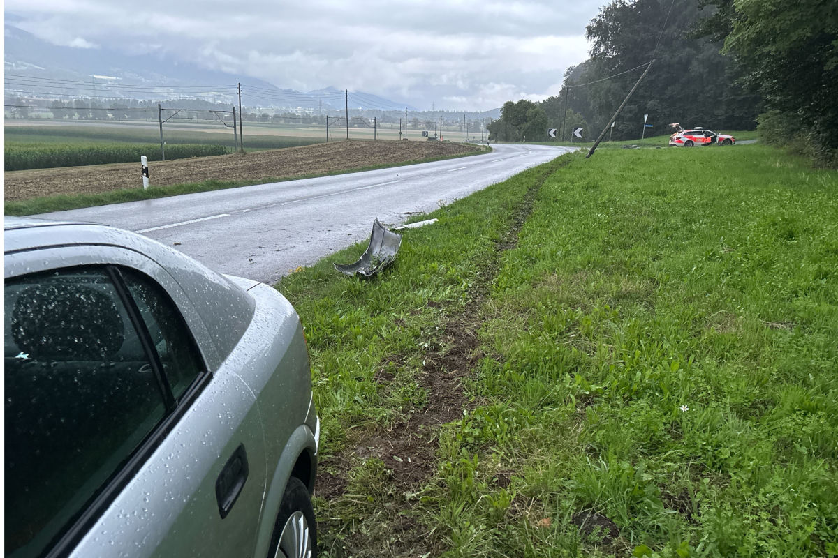 Unfall in Deitingen SO – Auto kollidiert mit Telefonmast