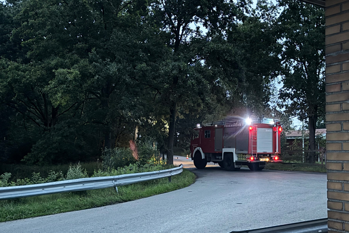 Flotwedel NI – Ölfilm auf Gewässer nach technischer Störung an Wehranlage