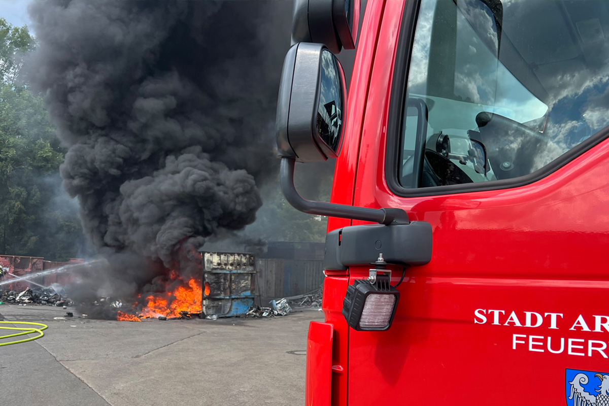 Arnsberg NW – Ein Verletzter bei Brand in Recyclingbetrieb