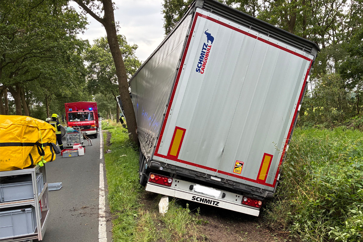L128 Beverstedt NI – LKW-Unfall mit Diesel-Austritt sorgt für Vollsperrung