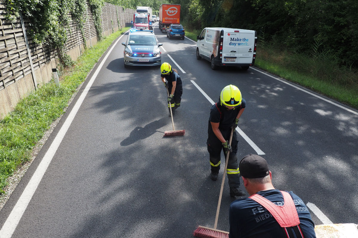 Biedermannsdorf NÖ – Feuerwehr im Dauereinsatz