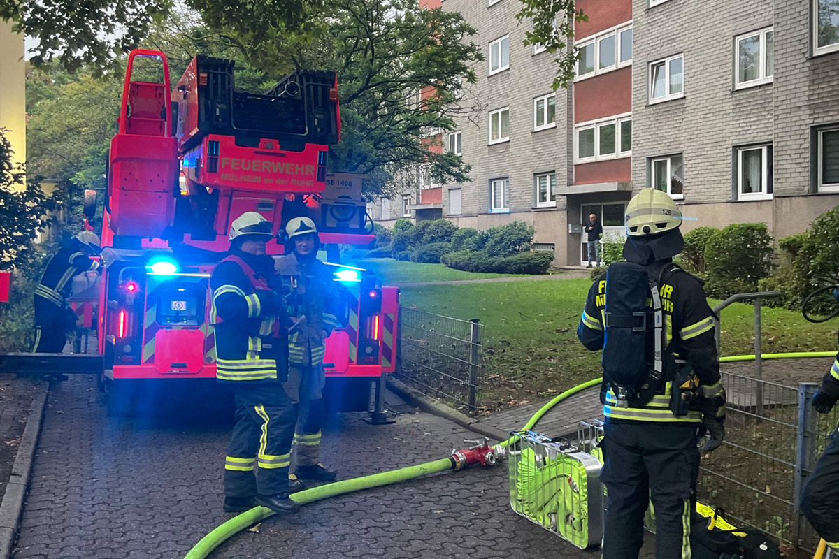 Mülheim an der Ruhr NW – Person bei Brand von Wohnung schwer verletzt gerettet