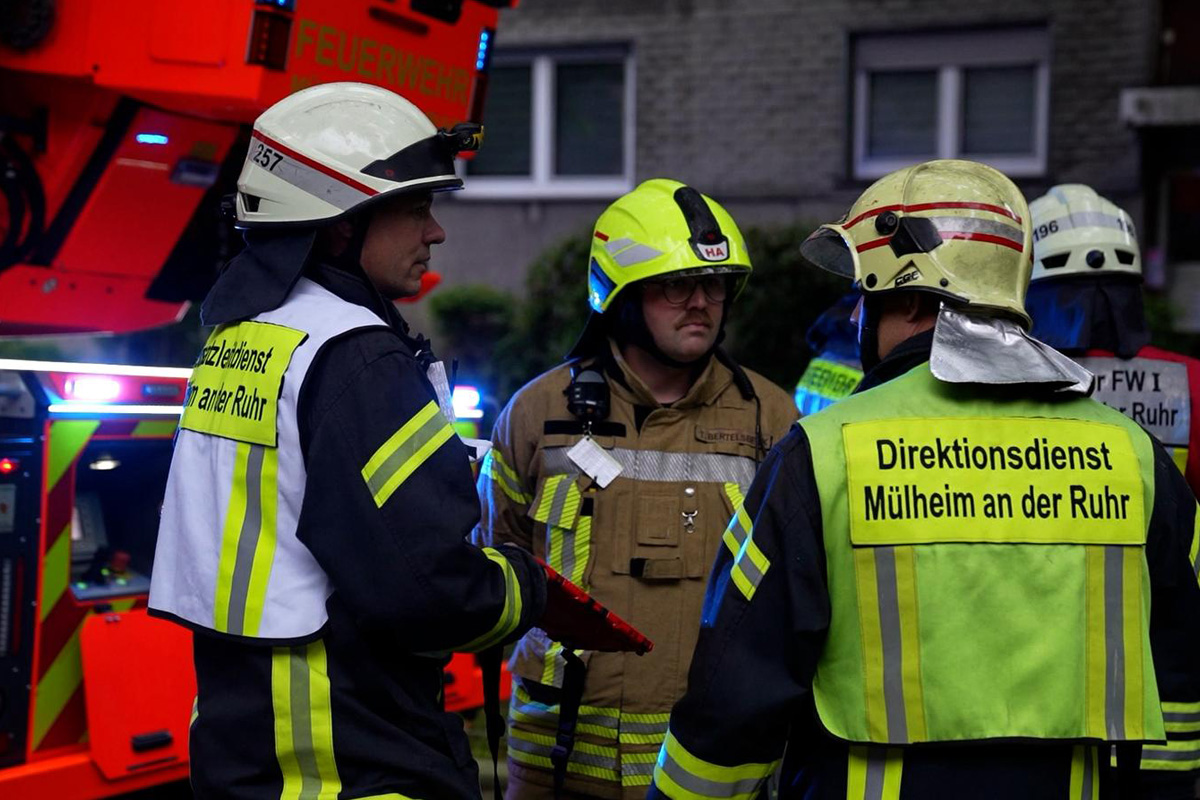 Mülheim an der Ruhr NW – Person bei Brand von Wohnung schwer verletzt gerettet