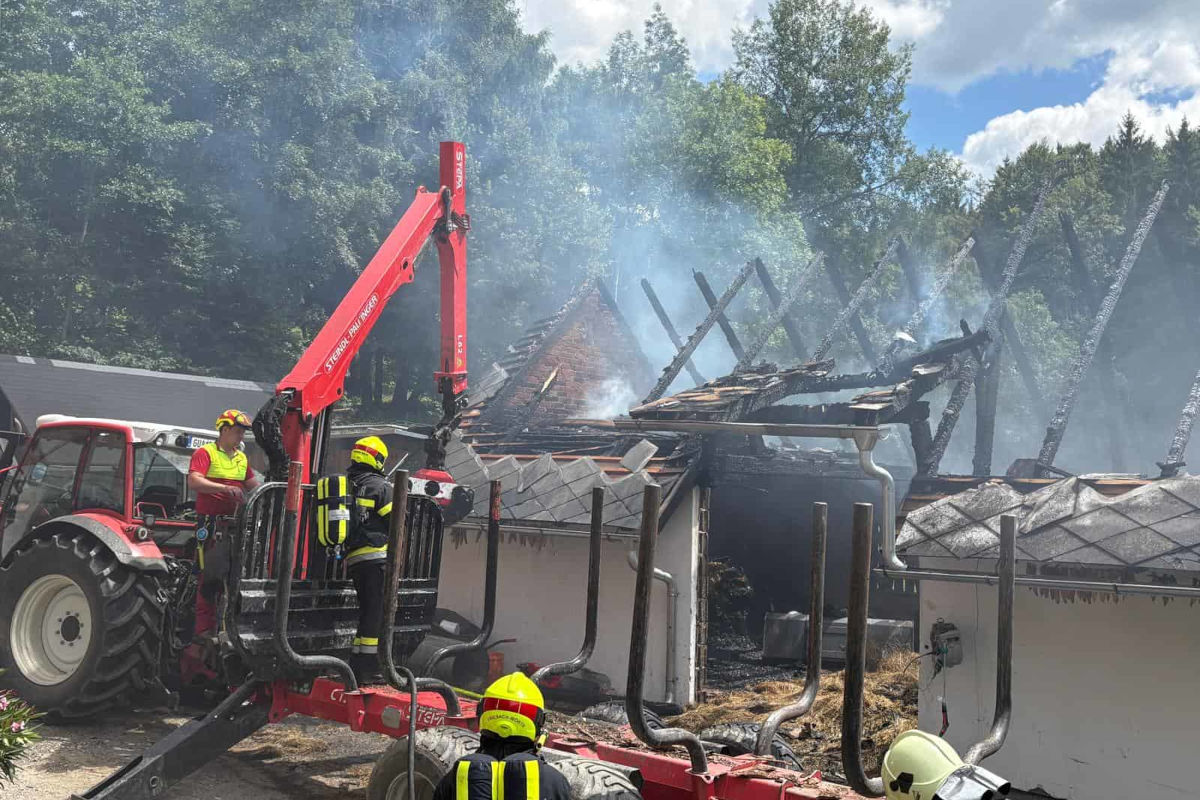Semriach ST – Stallgebäude in Brand