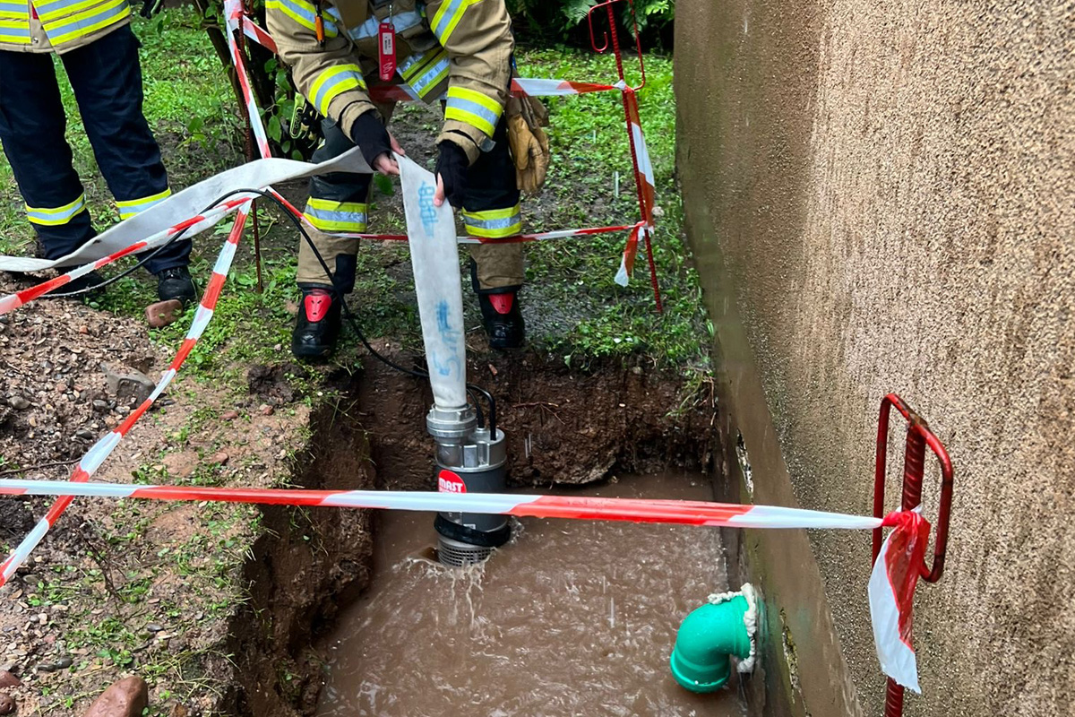Weinheim BW – Starkregen sorgt für überflutete Keller und Tiefgaragen