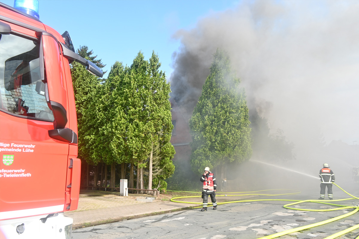 Hollern-Twielenfleth NI – Bewohner (70) bei Brand schwer verletzt
