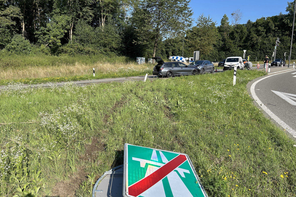 Unfall bei Dättwil AG – Kind lenkt Automobilistin ab