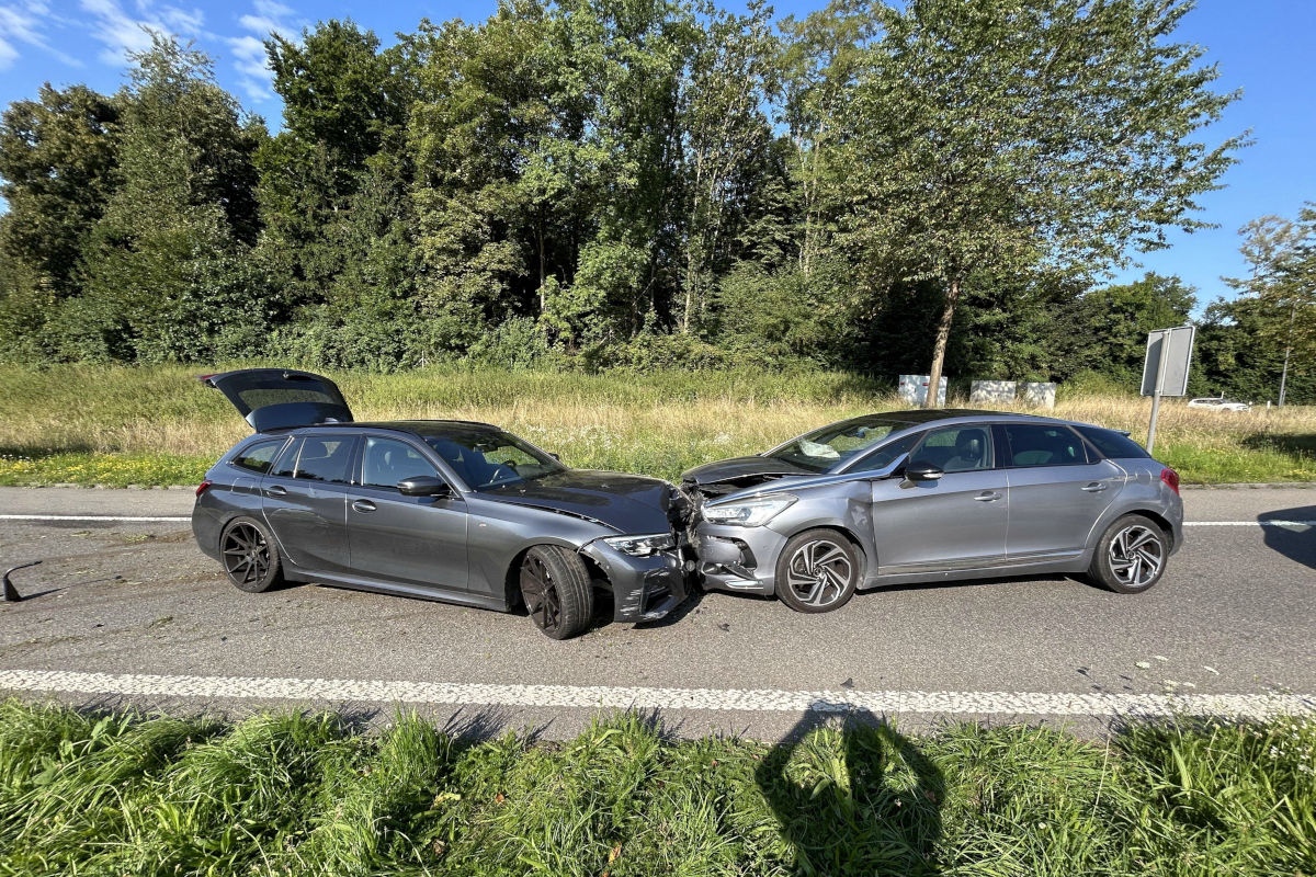 Unfall bei Dättwil AG – Kind lenkt Automobilistin ab