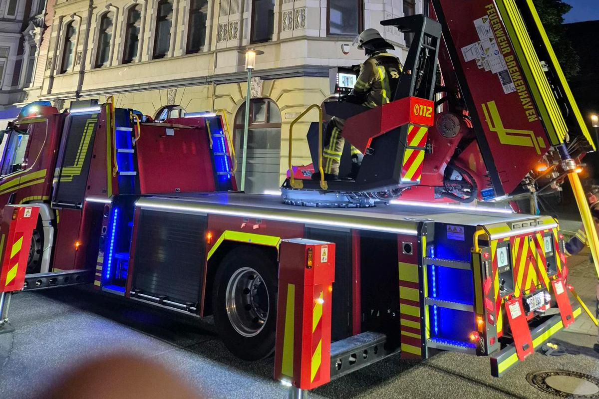 Bremerhaven HB – Dachstuhlbrand in leerstehendem Gebäude