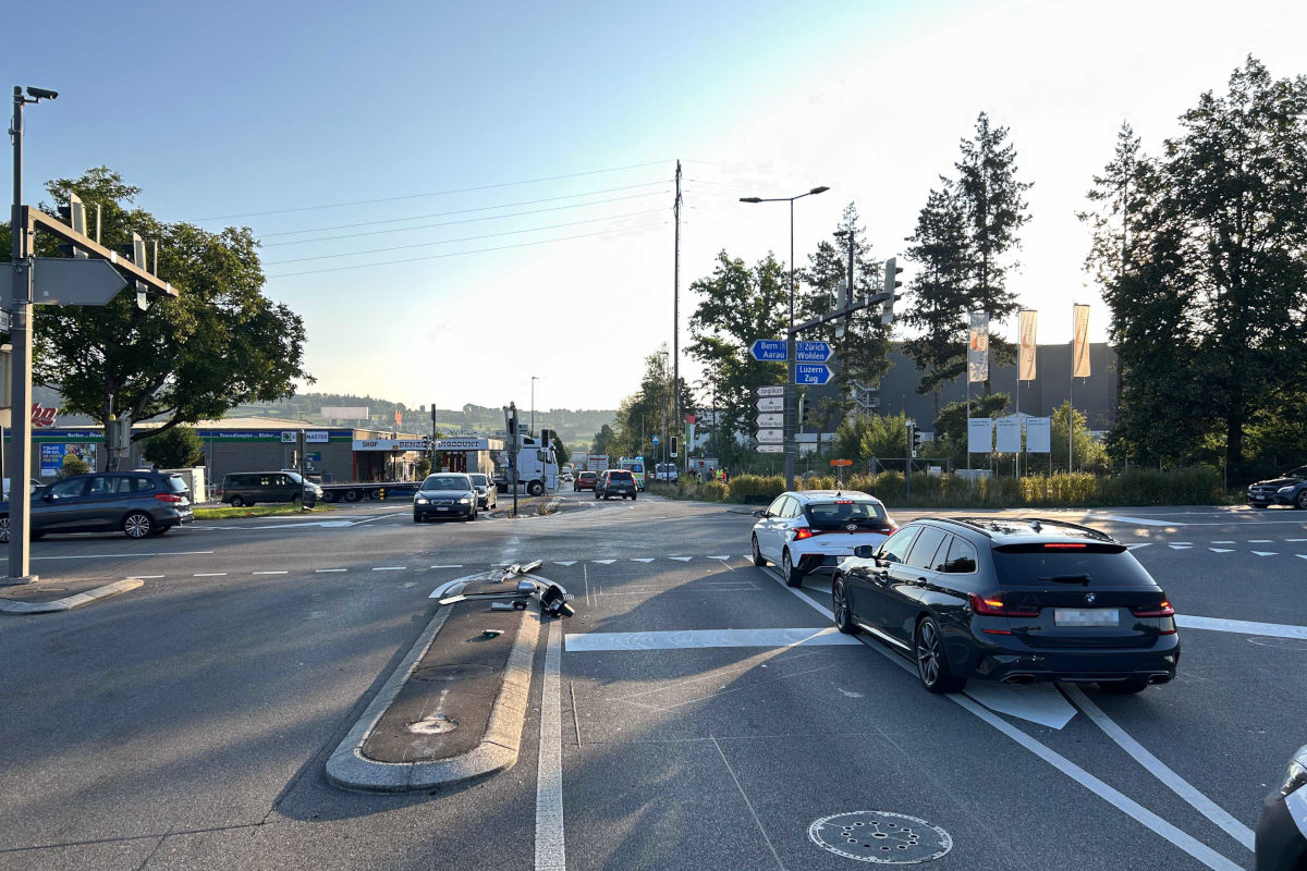 Villmergen AG – Junglenker verursacht spektakulären Selbstunfall