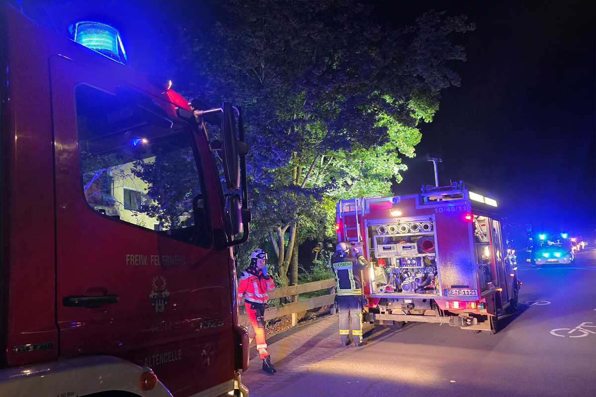 Celle NI – Brand im Mehrparteienhaus schneidet Fluchtweg ab
