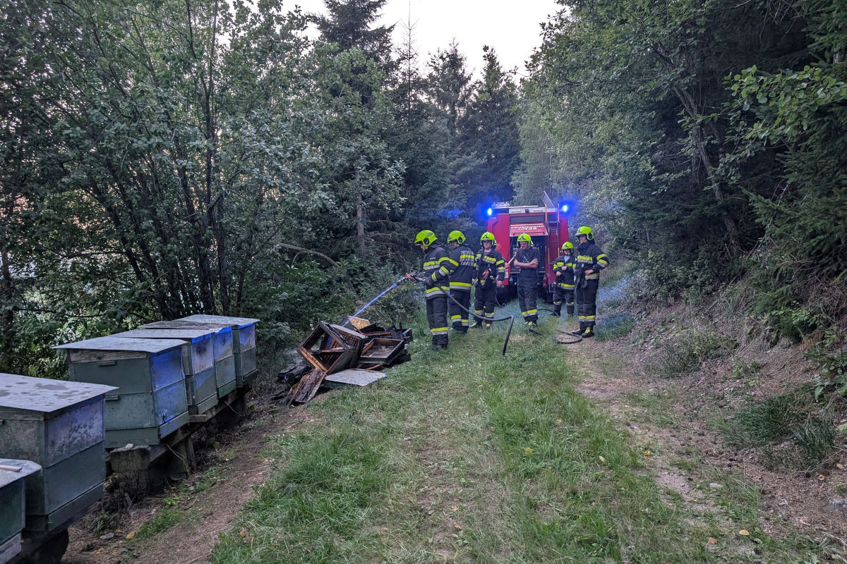 St. Margarethen bei Knittelfeld ST – Bienenstöcke in Brand