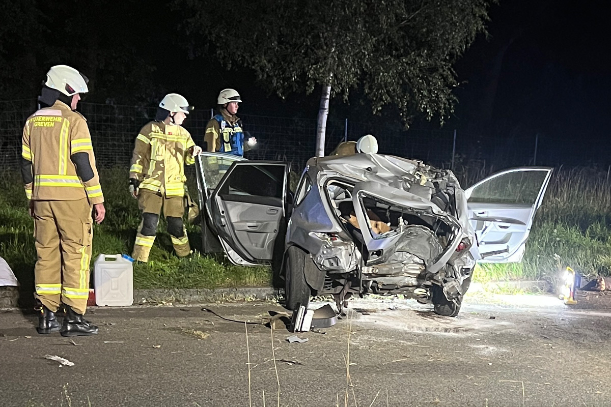 A1 Greven NW – Zwei Schwerverletzte nach Alleinunfall