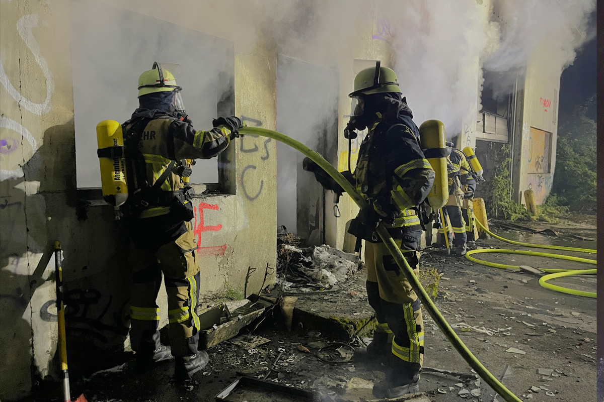 Essen NRW – Müllbrand in Lagerhalle