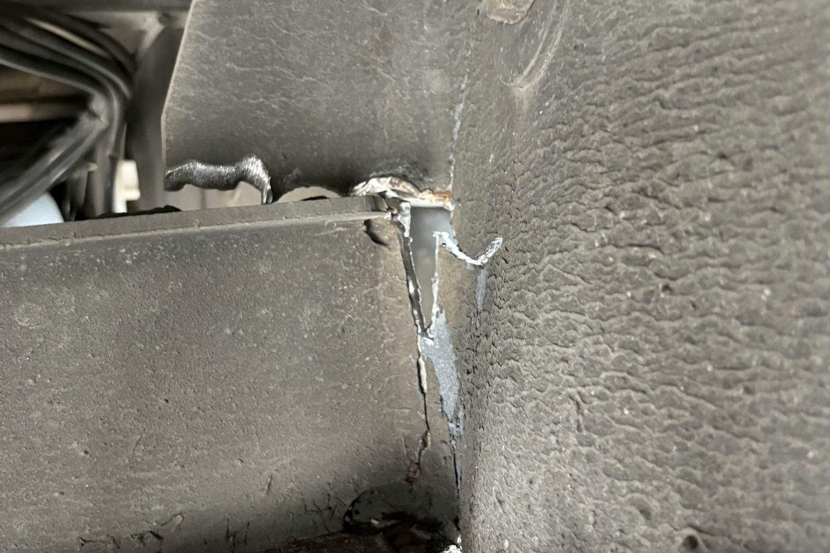 A3 Basel – Defekter Sattelzug aus dem Verkehr gezogen