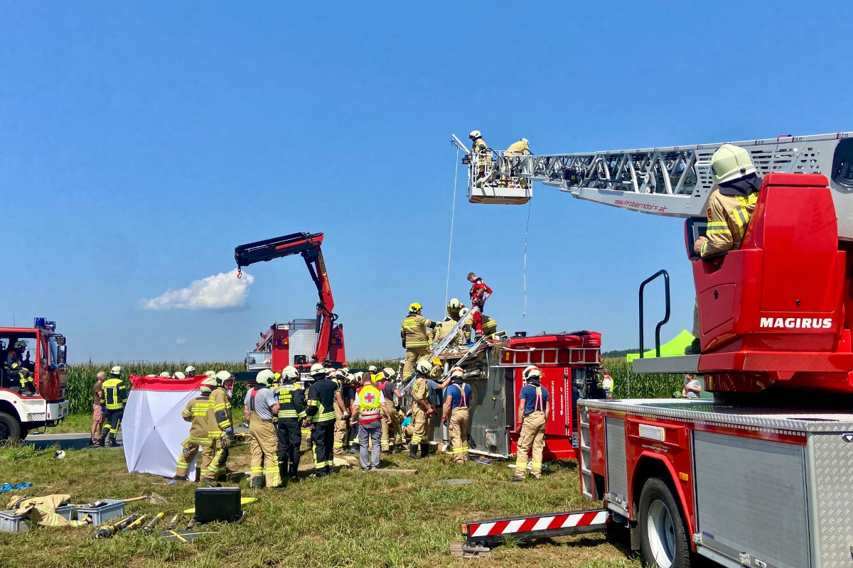 Unfall mit Einsatzfahrzeug in Göming S – Neun Floriani verletzt