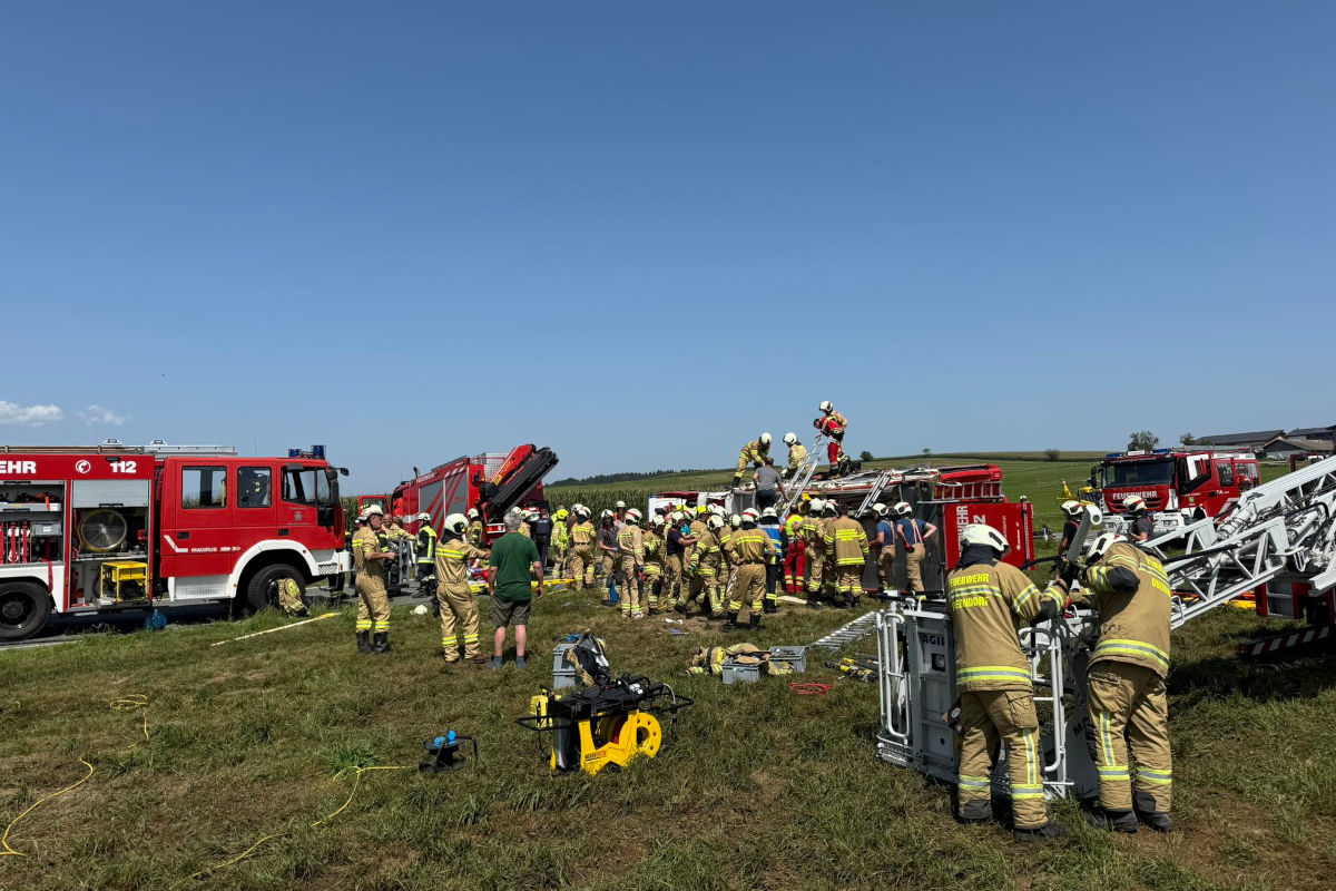 Unfall mit Einsatzfahrzeug in Göming S – Neun Floriani verletzt