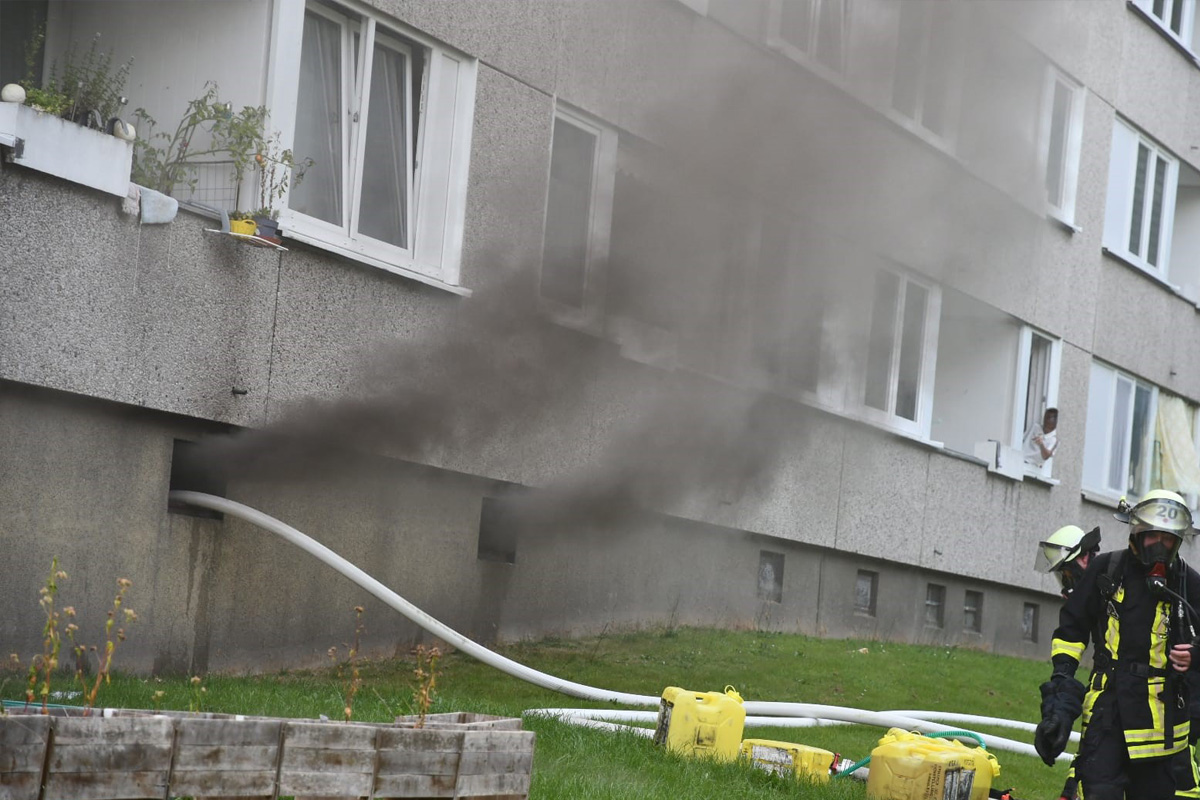 Dortmund NW – 19 Menschen bei Kellerbrand in Mehrfamilienhaus gerettet