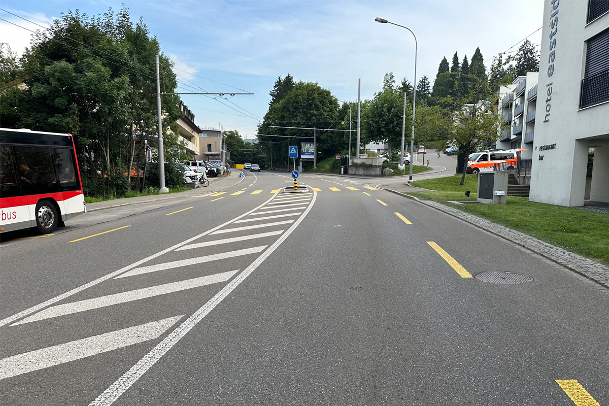 St. Gallen SG – Person bei Auffahrkollision mit drei Autos verletzt