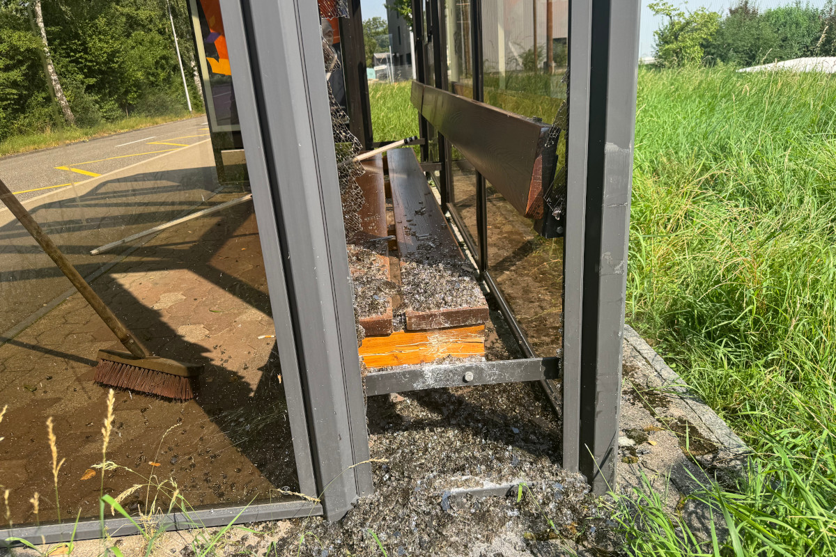 Unfall in St.Gallen – Fahrunfähig in Bushaltestelle gekracht